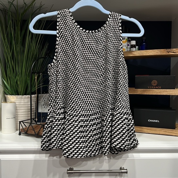 Banana Republic black and white pettie blouse XS new with tags - Picture 6 of 8